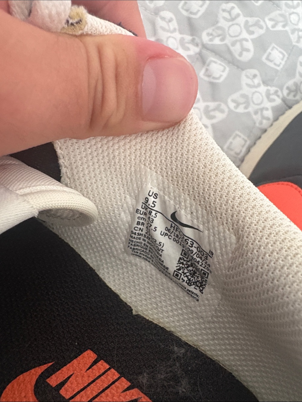 Nike Black and Orange Low-Top Sneakers - Picture 2 of 4